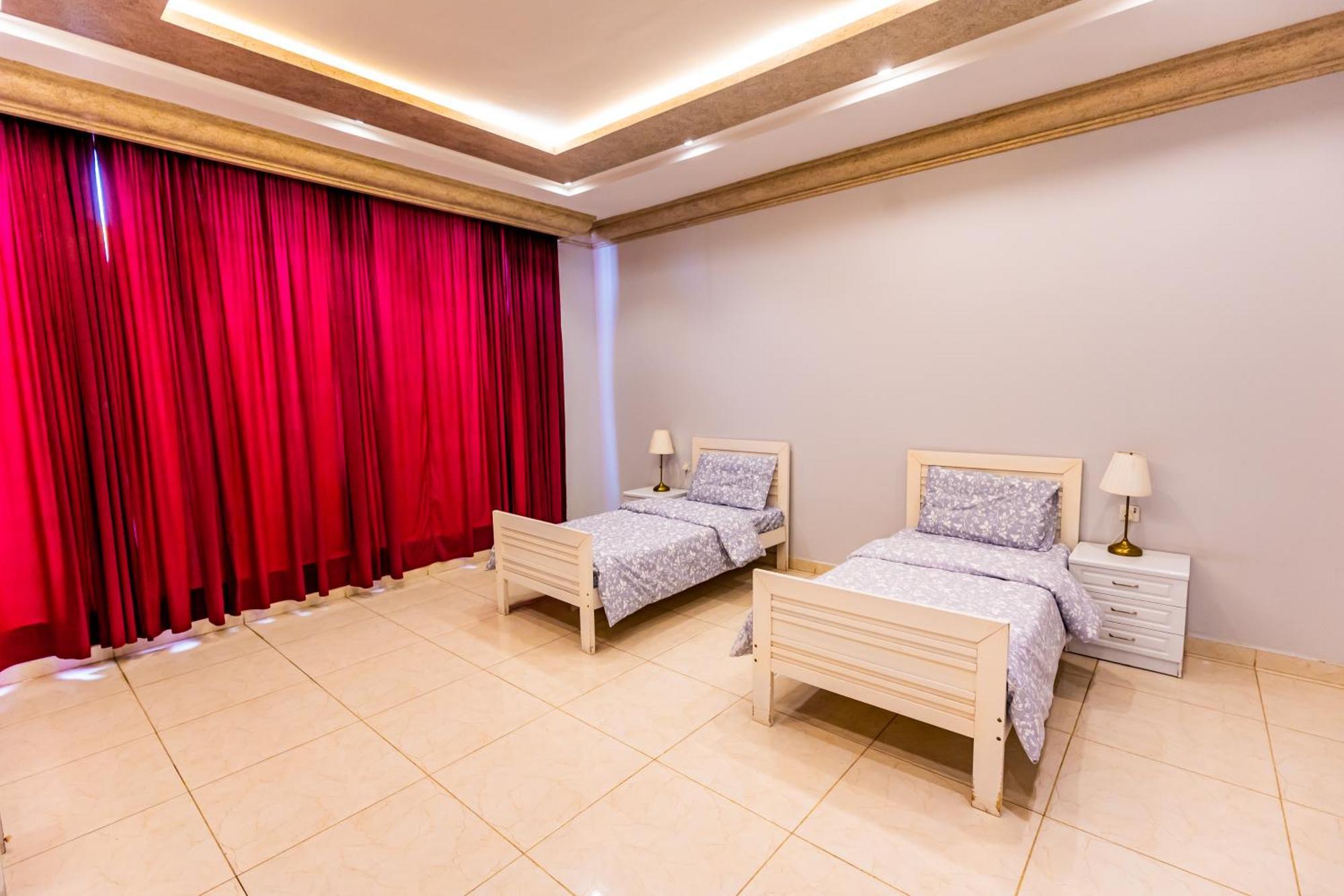شاليهات الكوخ السويسري وأكوابارك Villa Ash Shishah Exterior photo